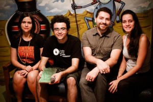 Brenda Marques Pena, Antônio Netto, Pedro Andrade e Eleonor Valentino de Oliveira na Casa Fora do Eixo Minas